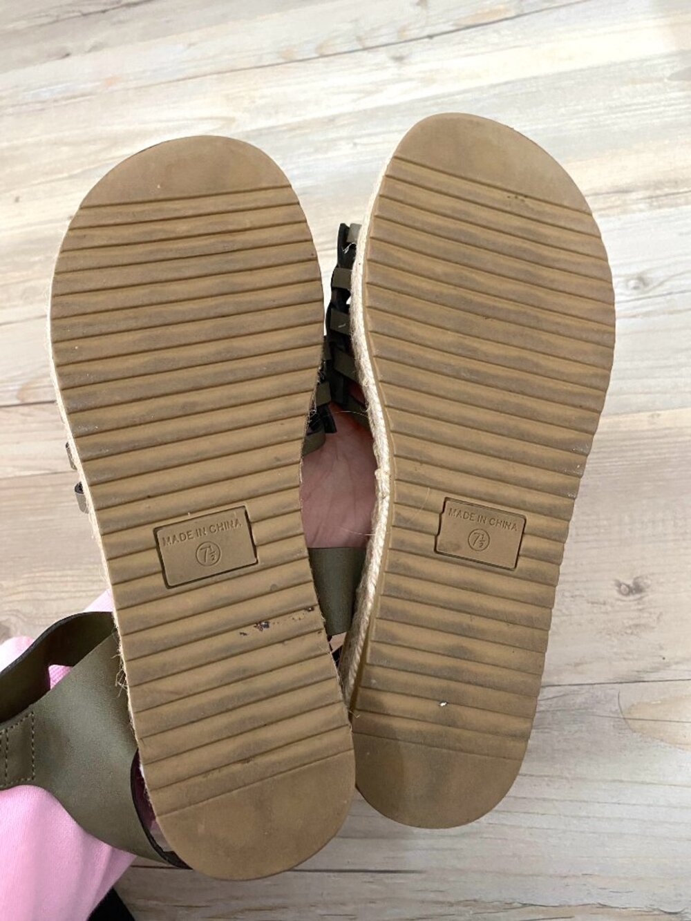 Wonderly Olive Green Platform Sandals Size 7.5 - Picture 5 of 5